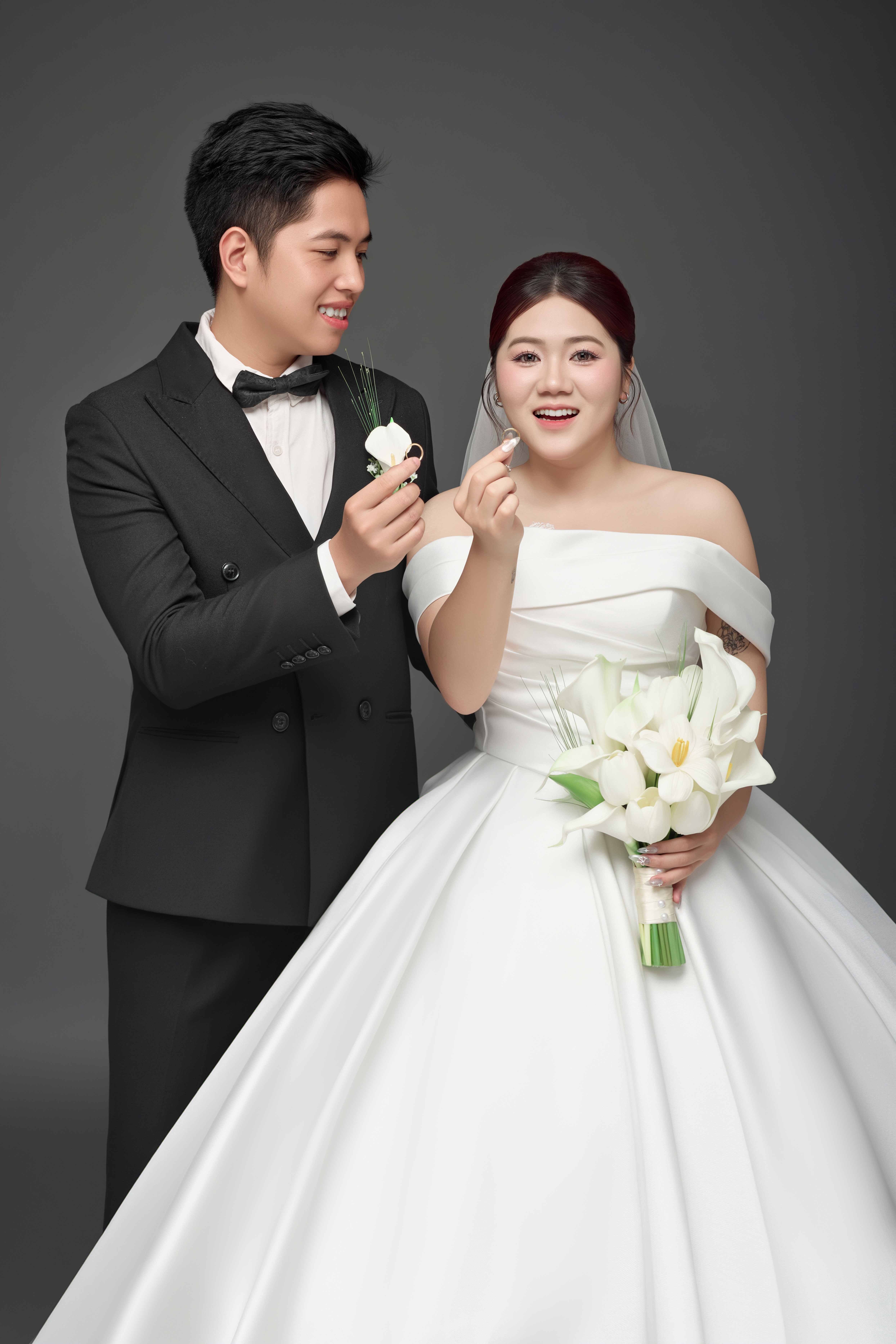 Trao nhẫn cưới